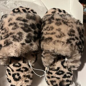 Cozy Leopard Print Women's Slippers